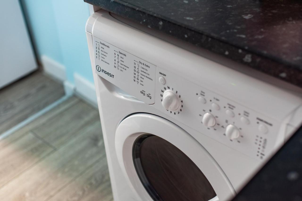 Heart Of Maidstone - Premium Double Rooms With Free Wi-Fi Exterior photo